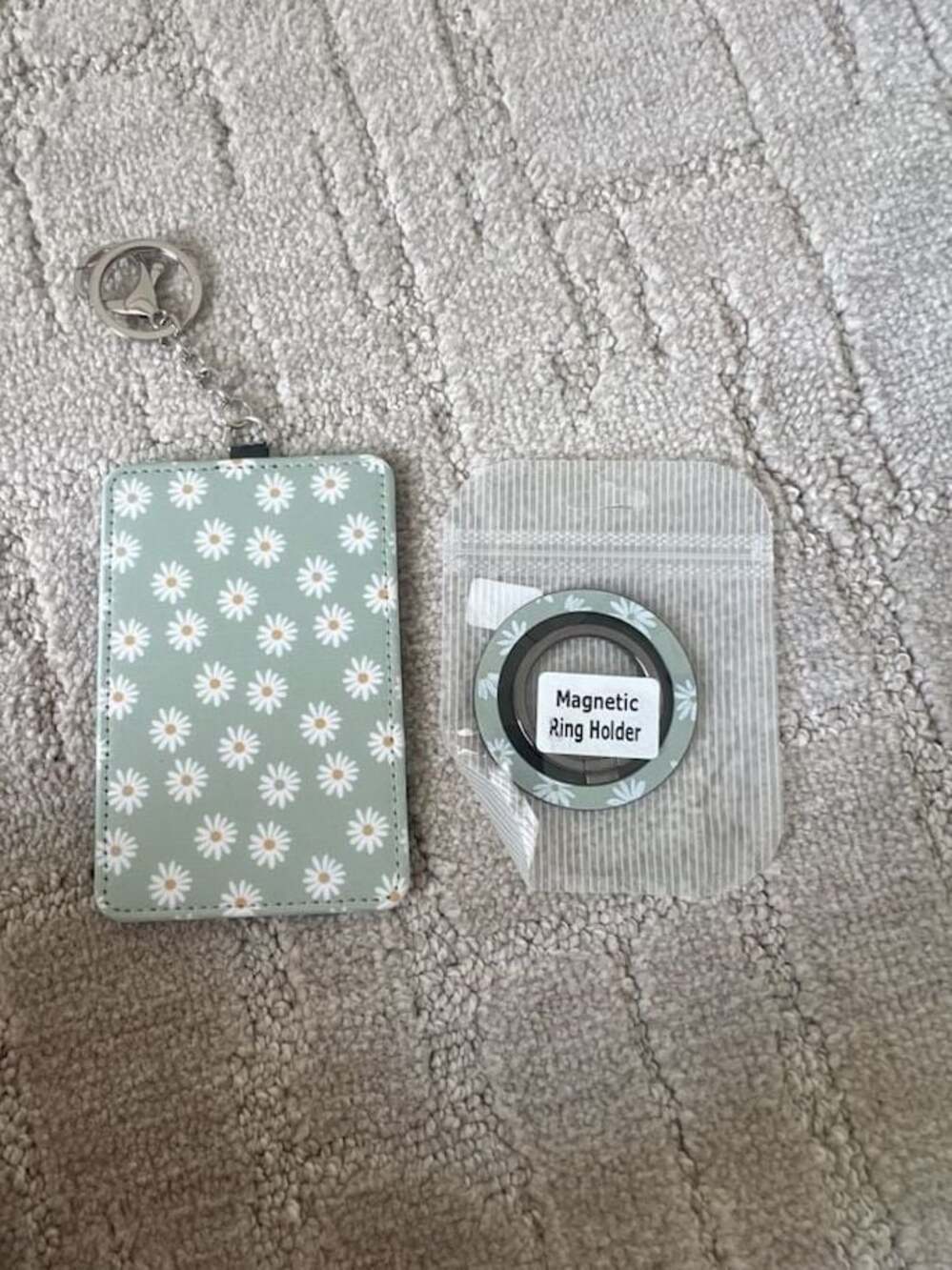 Floral Daisy Card Holder Keychain with Magnetic Ring Holder